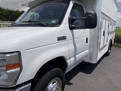 2017 Ford E-Series Van E-450 14' Utility   - Photo 4 - Mount Joy, PA 17552
