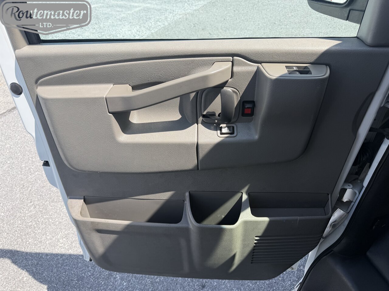 2019 Chevrolet Express 3500 12' Utility - Photo 18 - Mount Joy, PA 17552