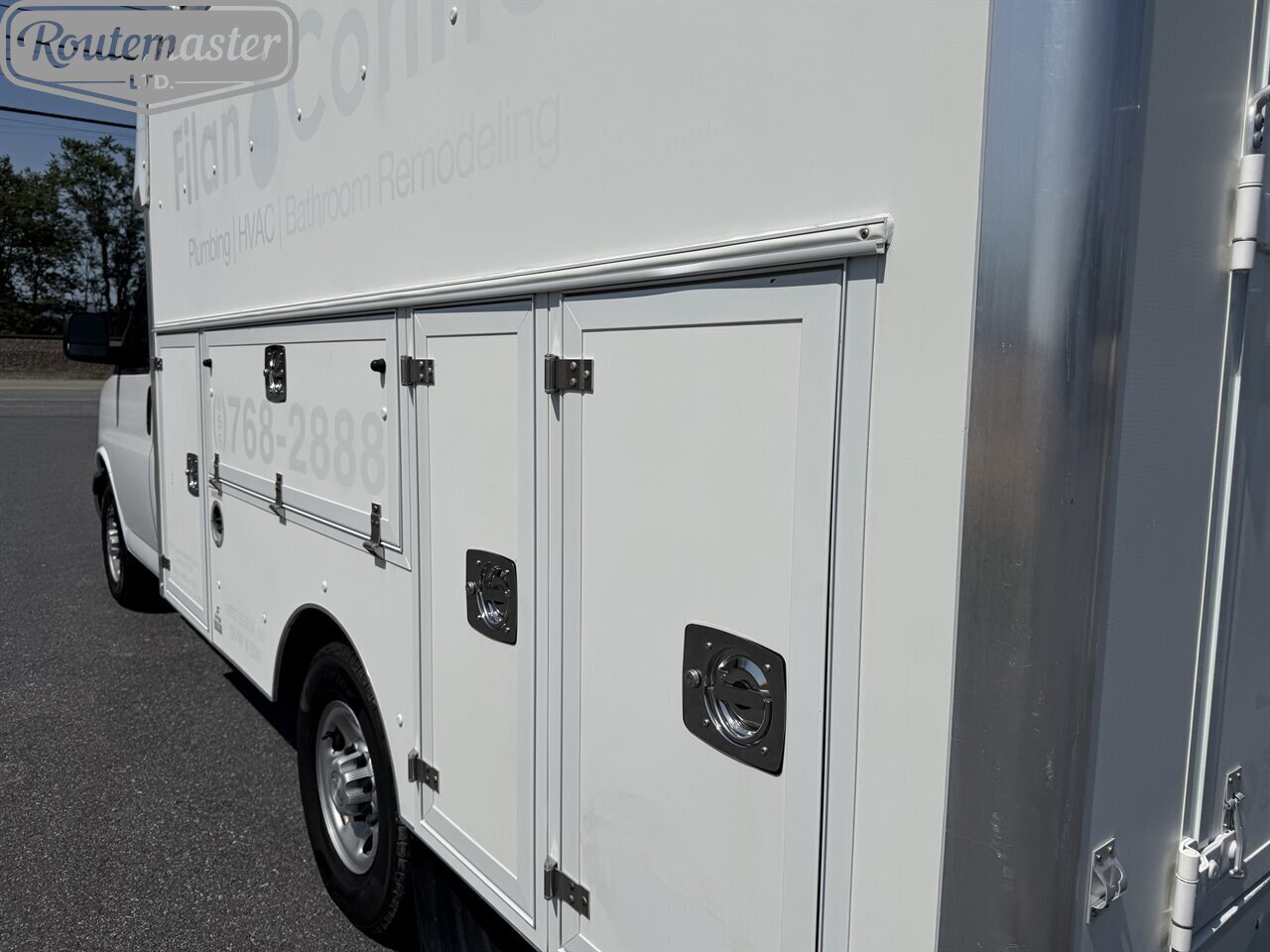 2019 Chevrolet Express 3500 12' Utility - Photo 9 - Mount Joy, PA 17552