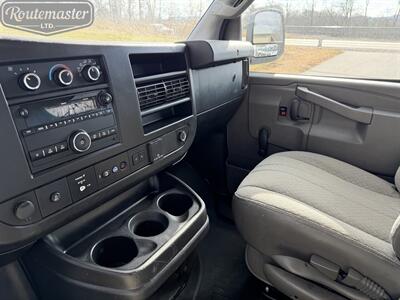 2021 Chevrolet Express 3500 12' Box - Photo 15 - Mount Joy, PA 17552