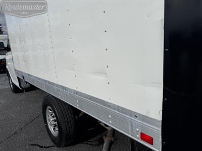 2021 Chevrolet Express 3500 12' Box - Photo 25 - Mount Joy, PA 17552