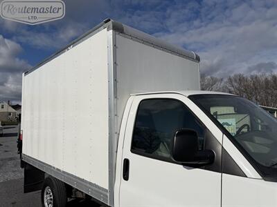 2021 Chevrolet Express 3500 12' Box - Photo 28 - Mount Joy, PA 17552