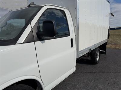 2021 Chevrolet Express 3500 12' Box - Photo 22 - Mount Joy, PA 17552
