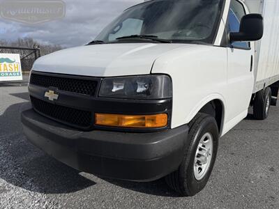 2021 Chevrolet Express 3500 12' Box - Photo 19 - Mount Joy, PA 17552