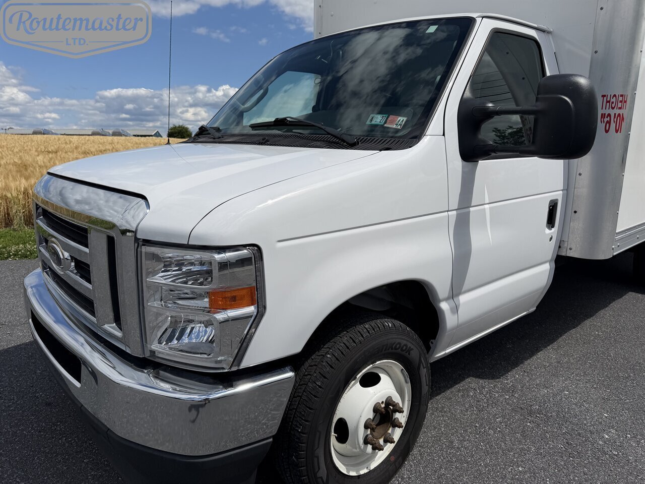 2021 Ford E-Series Van E-350 16' Box - Photo 2 - Mount Joy, PA 17552