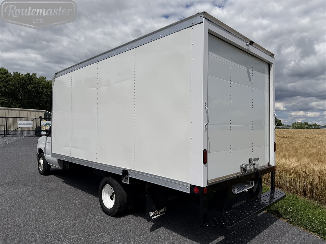 2021 Ford E-Series Van E-350 16' Box - Photo 8 - Mount Joy, PA 17552