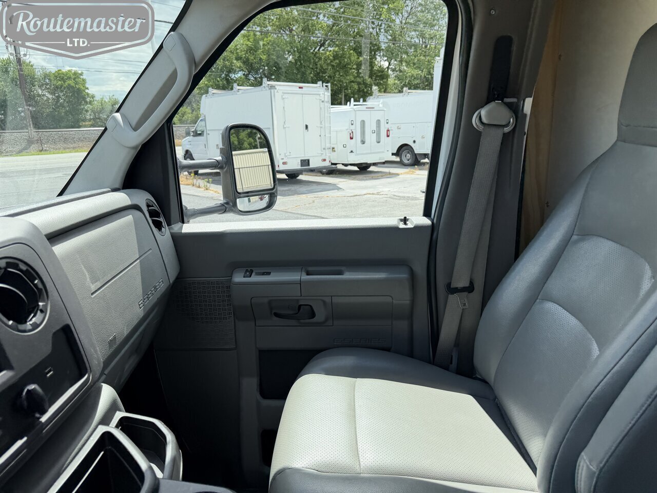 2021 Ford E-Series Van E-350 16' Box - Photo 27 - Mount Joy, PA 17552