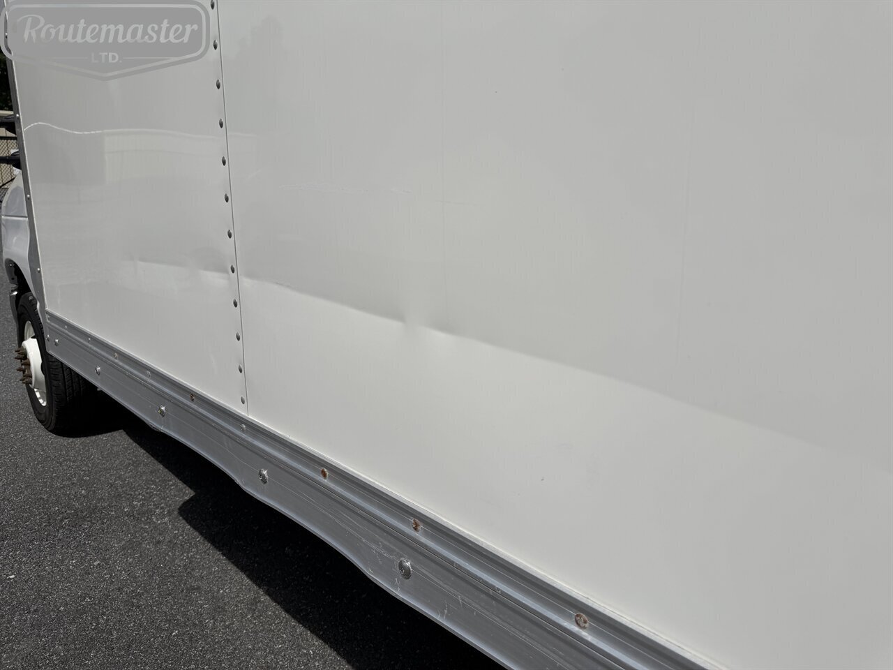 2021 Ford E-Series Van E-350 16' Box - Photo 11 - Mount Joy, PA 17552