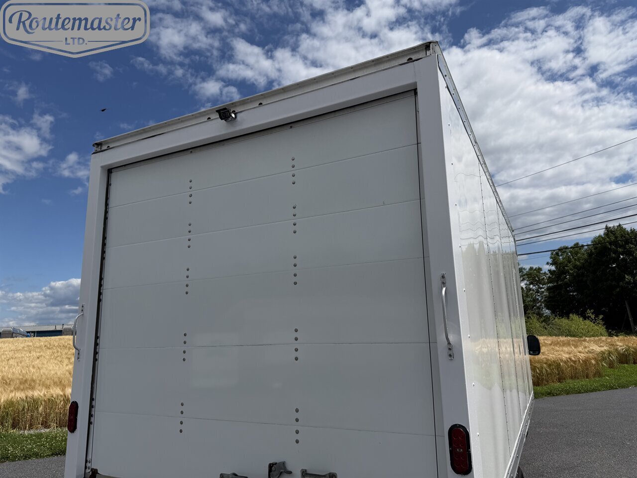 2021 Ford E-Series Van E-350 16' Box - Photo 21 - Mount Joy, PA 17552