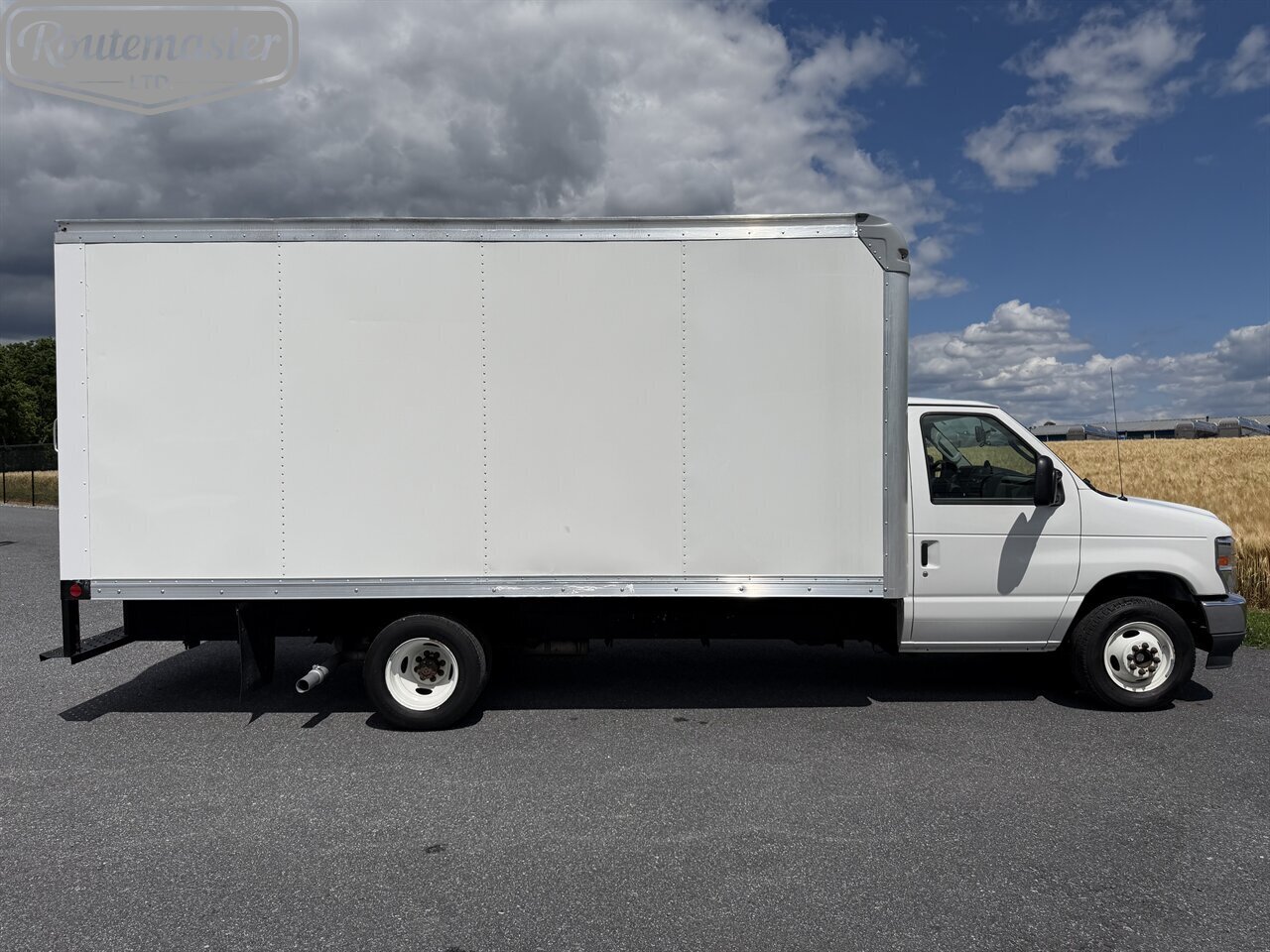 2021 Ford E-Series Van E-350 16' Box - Photo 18 - Mount Joy, PA 17552