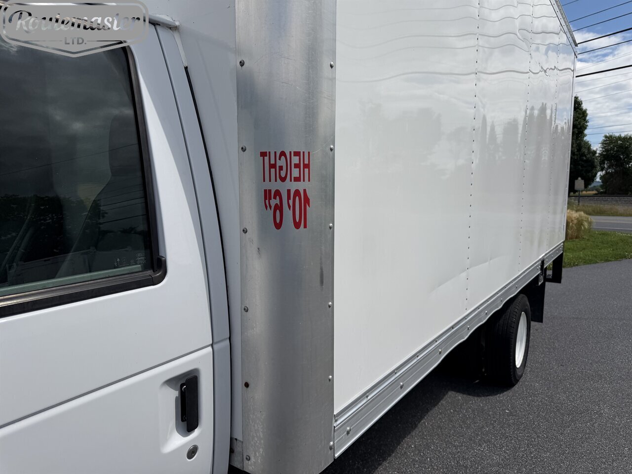 2021 Ford E-Series Van E-350 16' Box - Photo 5 - Mount Joy, PA 17552
