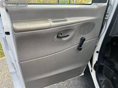 2001 Ford E-Series Van E-350 16' Box   - Photo 16 - Mount Joy, PA 17552