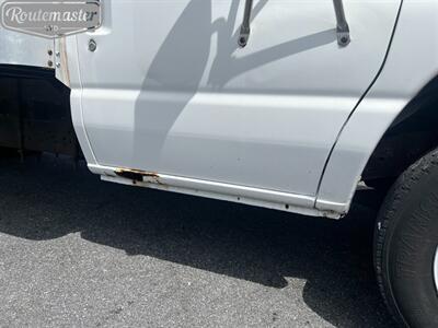 2001 Ford E-Series Van E-350 16' Box   - Photo 5 - Mount Joy, PA 17552
