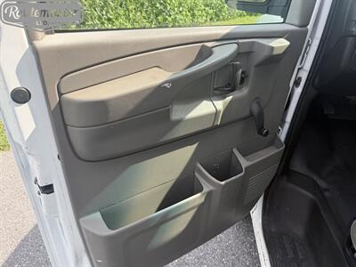 2014 Chevrolet Express 3500 12' Utility   - Photo 38 - Mount Joy, PA 17552