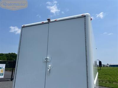 2018 Isuzu NPR 14' Box   - Photo 16 - Mount Joy, PA 17552