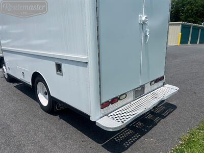 2018 Isuzu NPR 14' Box   - Photo 7 - Mount Joy, PA 17552