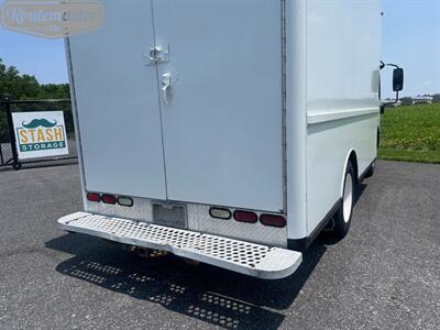 2018 Isuzu NPR 14' Box   - Photo 15 - Mount Joy, PA 17552