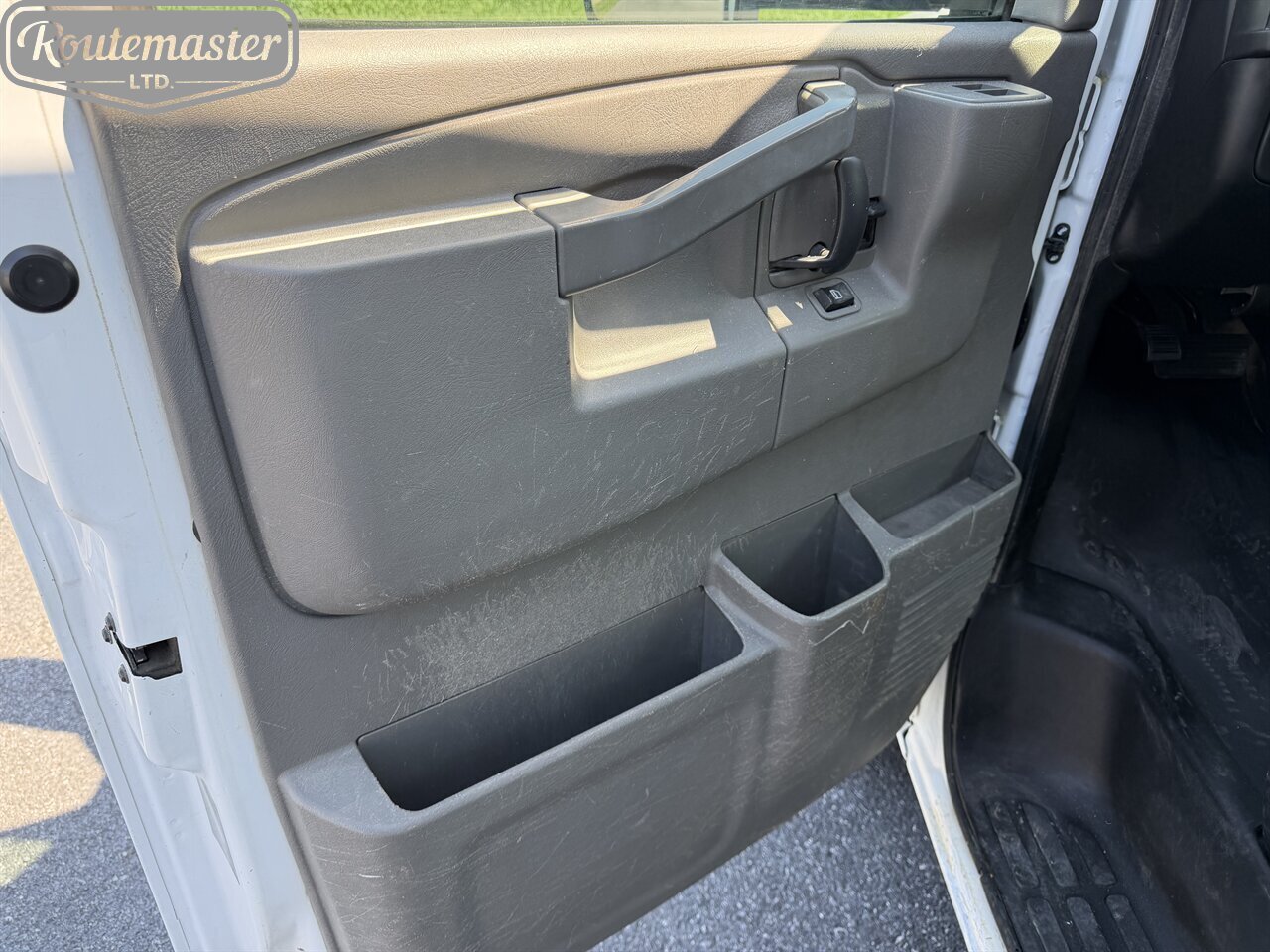 2017 Chevrolet Express 3500 12' Utility - Photo 28 - Mount Joy, PA 17552