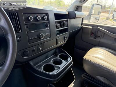2017 Chevrolet Express 3500 12' Utility - Photo 33 - Mount Joy, PA 17552