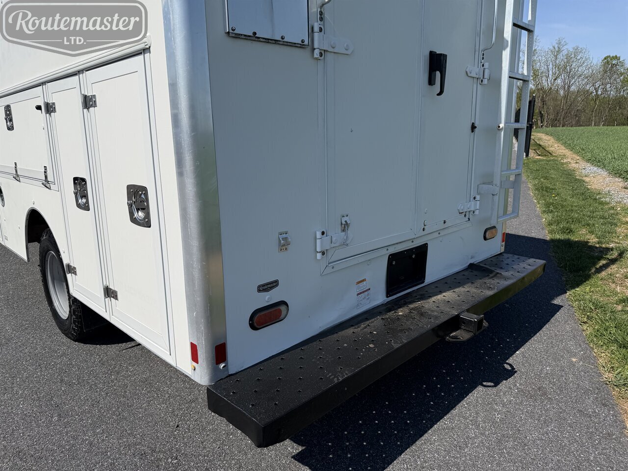 2017 Chevrolet Express 3500 12' Utility - Photo 8 - Mount Joy, PA 17552