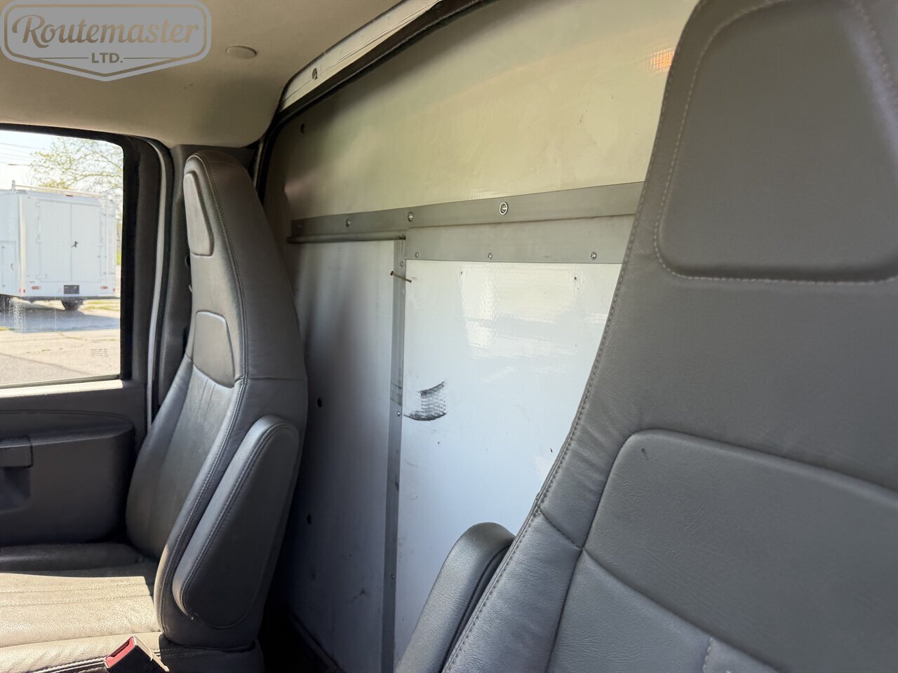 2017 Chevrolet Express 3500 12' Utility - Photo 31 - Mount Joy, PA 17552