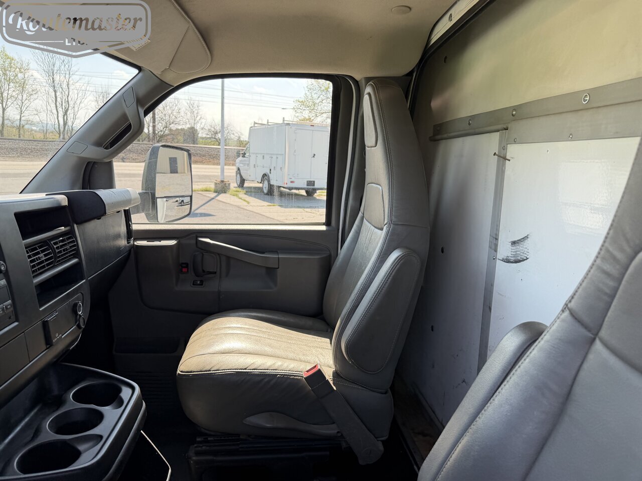 2017 Chevrolet Express 3500 12' Utility - Photo 30 - Mount Joy, PA 17552