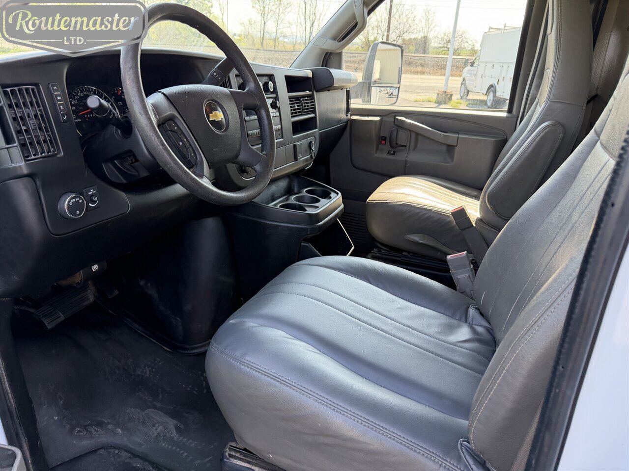 2017 Chevrolet Express 3500 12' Utility - Photo 29 - Mount Joy, PA 17552