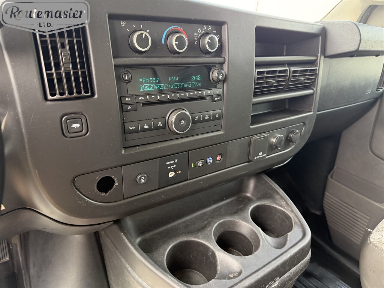 2020 Chevrolet Express 4500 16' Box - Photo 19 - Mount Joy, PA 17552