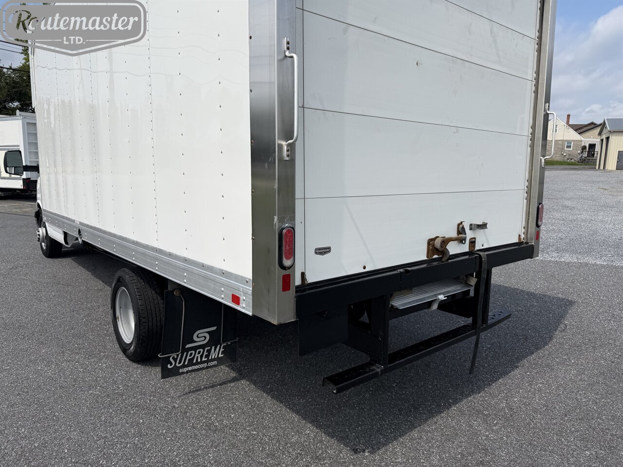 2020 Chevrolet Express 4500 16' Box - Photo 10 - Mount Joy, PA 17552