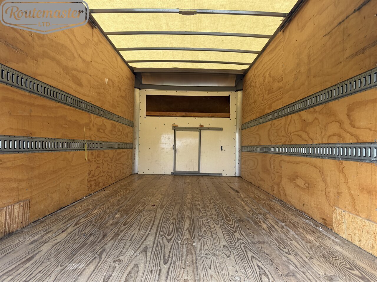 2020 Chevrolet Express 4500 16' Box - Photo 13 - Mount Joy, PA 17552