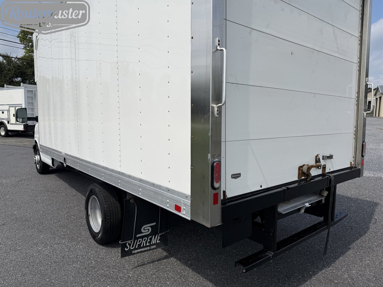 2020 Chevrolet Express 4500 16' Box - Photo 11 - Mount Joy, PA 17552