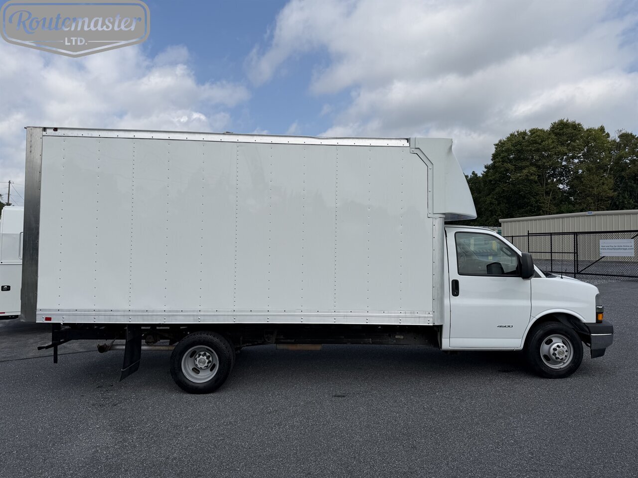 2020 Chevrolet Express 4500 16' Box - Photo 29 - Mount Joy, PA 17552