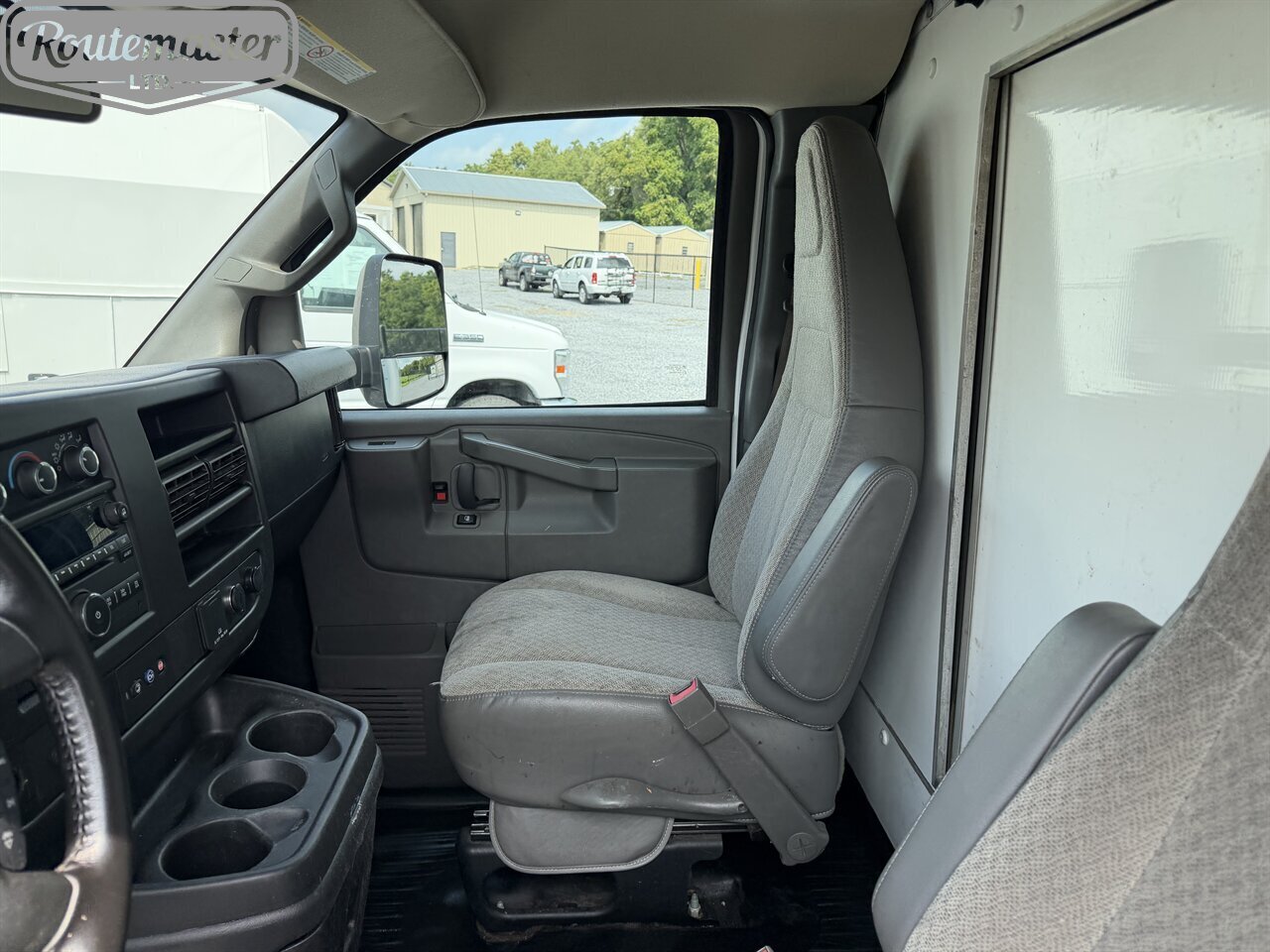 2020 Chevrolet Express 4500 16' Box - Photo 16 - Mount Joy, PA 17552