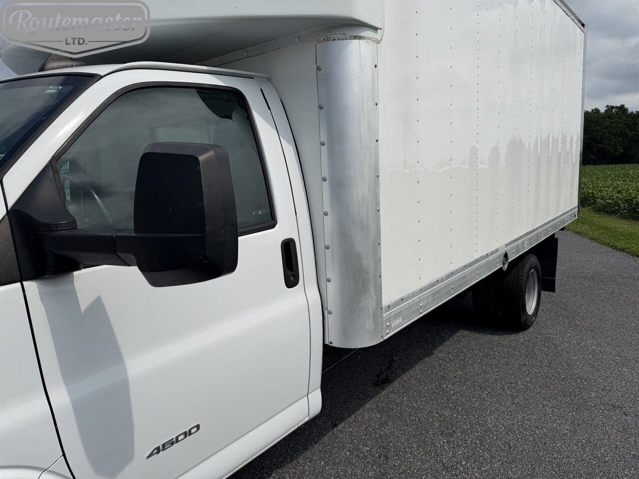 2020 Chevrolet Express 4500 16' Box - Photo 5 - Mount Joy, PA 17552