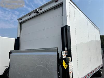 2018 Isuzu NPR 14' Box   - Photo 5 - Mount Joy, PA 17552