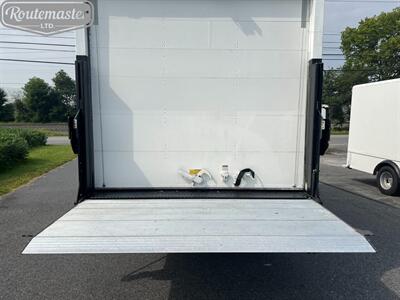 2018 Isuzu NPR 14' Box   - Photo 18 - Mount Joy, PA 17552