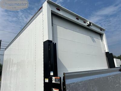 2018 Isuzu NPR 14' Box   - Photo 16 - Mount Joy, PA 17552