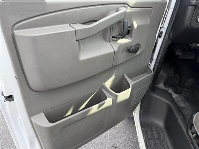 2016 GMC Savana 3500 12' Box   - Photo 8 - Mount Joy, PA 17552