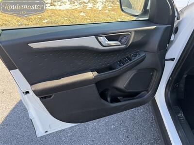 2020 Ford Escape SE - Photo 2 - Mount Joy, PA 17552