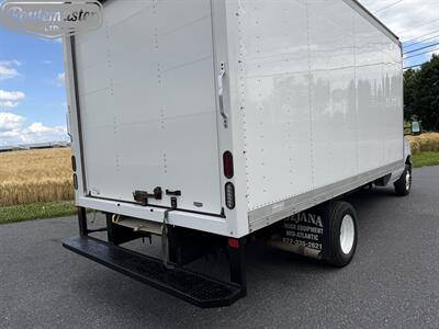 2022 Ford E-Series Van E-450 16' Box   - Photo 8 - Mount Joy, PA 17552