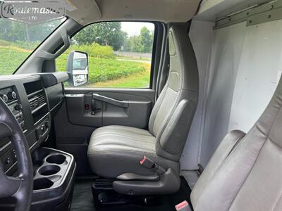 2017 Chevrolet Express 3500 12' Utility   - Photo 21 - Mount Joy, PA 17552