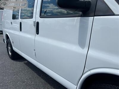 2017 GMC Savana 3500 Cargo   - Photo 5 - Mount Joy, PA 17552