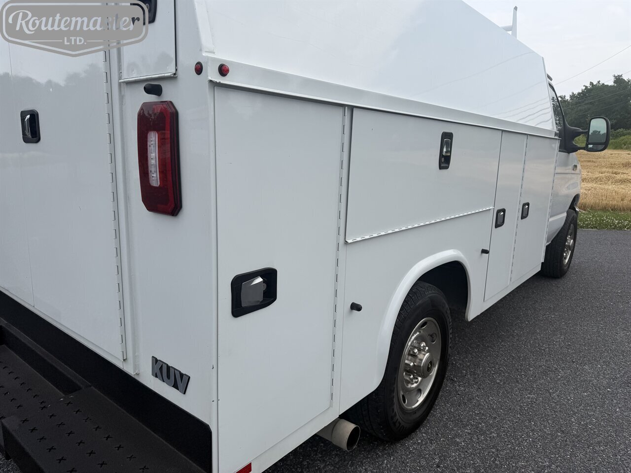 2022 Ford E-Series Van E-350 10' KUV - Photo 8 - Mount Joy, PA 17552