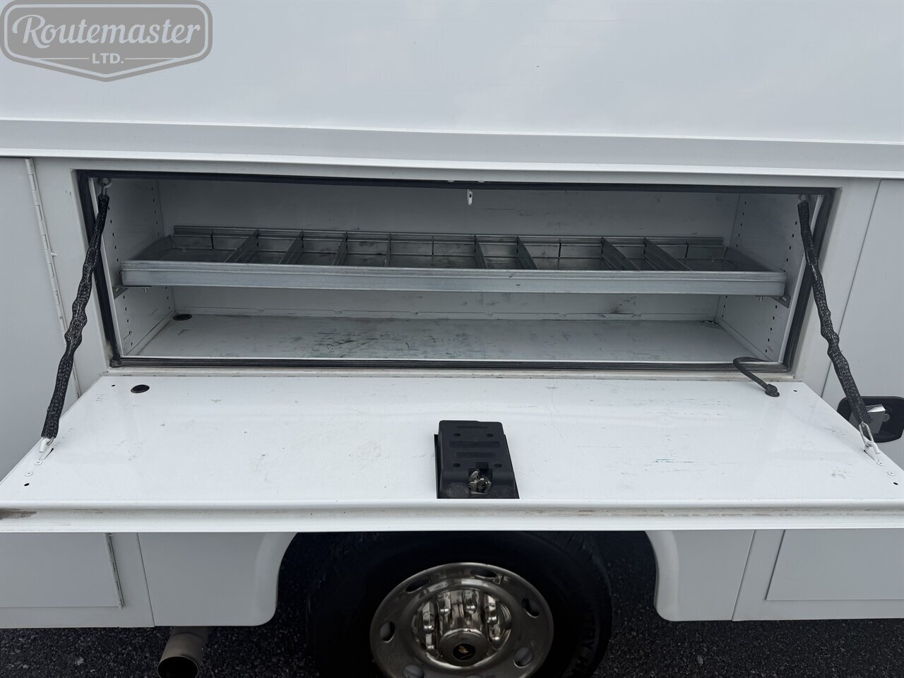 2022 Ford E-Series Van E-350 10' KUV - Photo 10 - Mount Joy, PA 17552