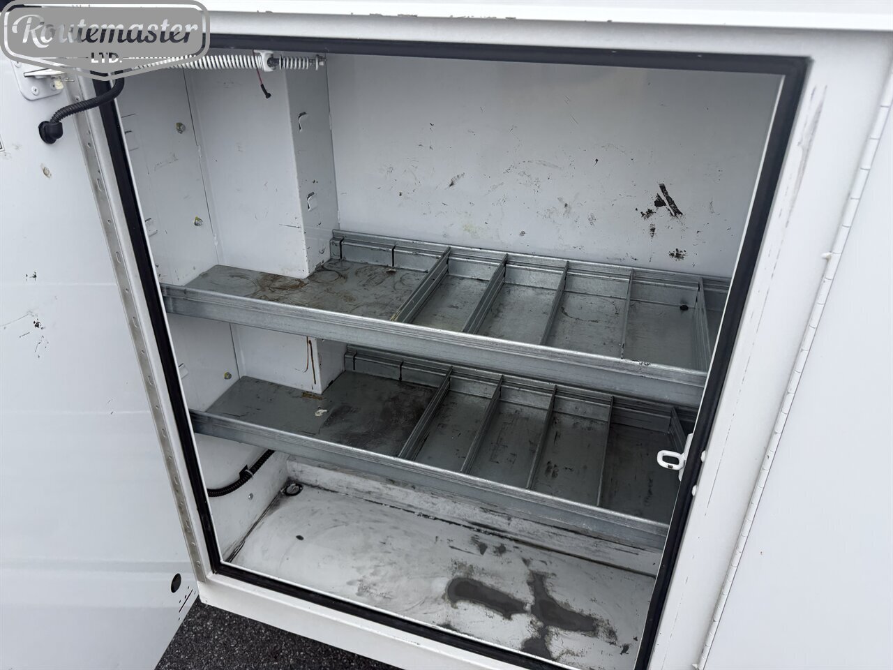2022 Ford E-Series Van E-350 10' KUV - Photo 33 - Mount Joy, PA 17552