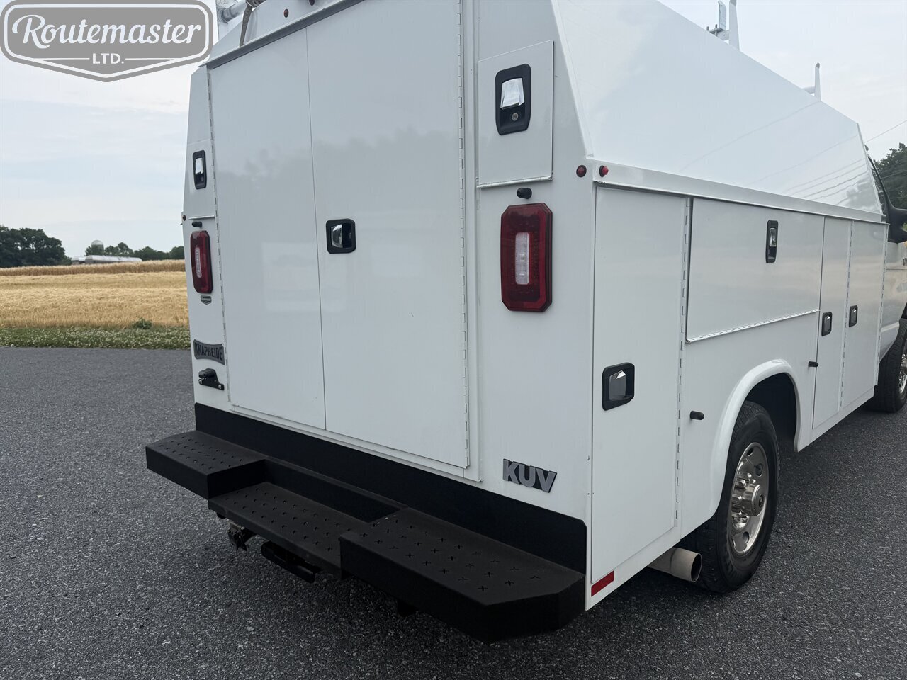 2022 Ford E-Series Van E-350 10' KUV - Photo 7 - Mount Joy, PA 17552
