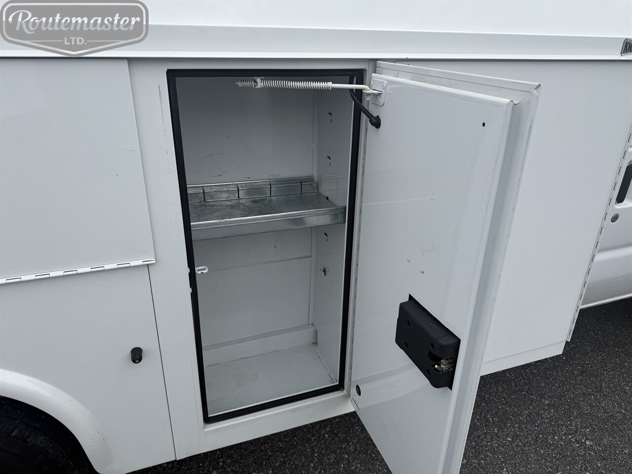 2022 Ford E-Series Van E-350 10' KUV - Photo 11 - Mount Joy, PA 17552