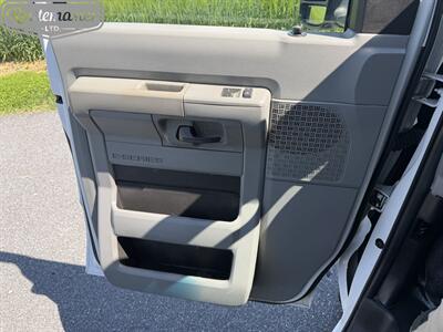 2015 Ford E-Series Van E-350 10' Box   - Photo 4 - Mount Joy, PA 17552