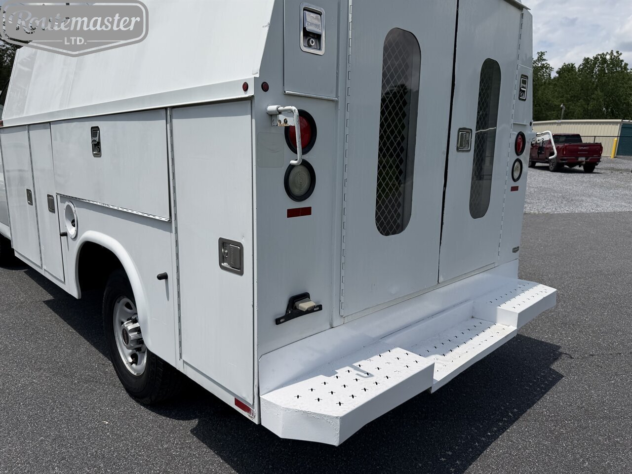 2010 GMC Savana 3500 10' KUV - Photo 8 - Mount Joy, PA 17552
