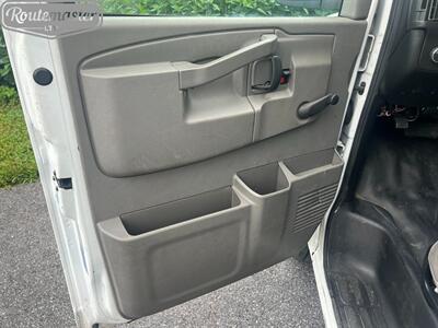 2017 Chevrolet Express 3500 10' Utility   - Photo 36 - Mount Joy, PA 17552